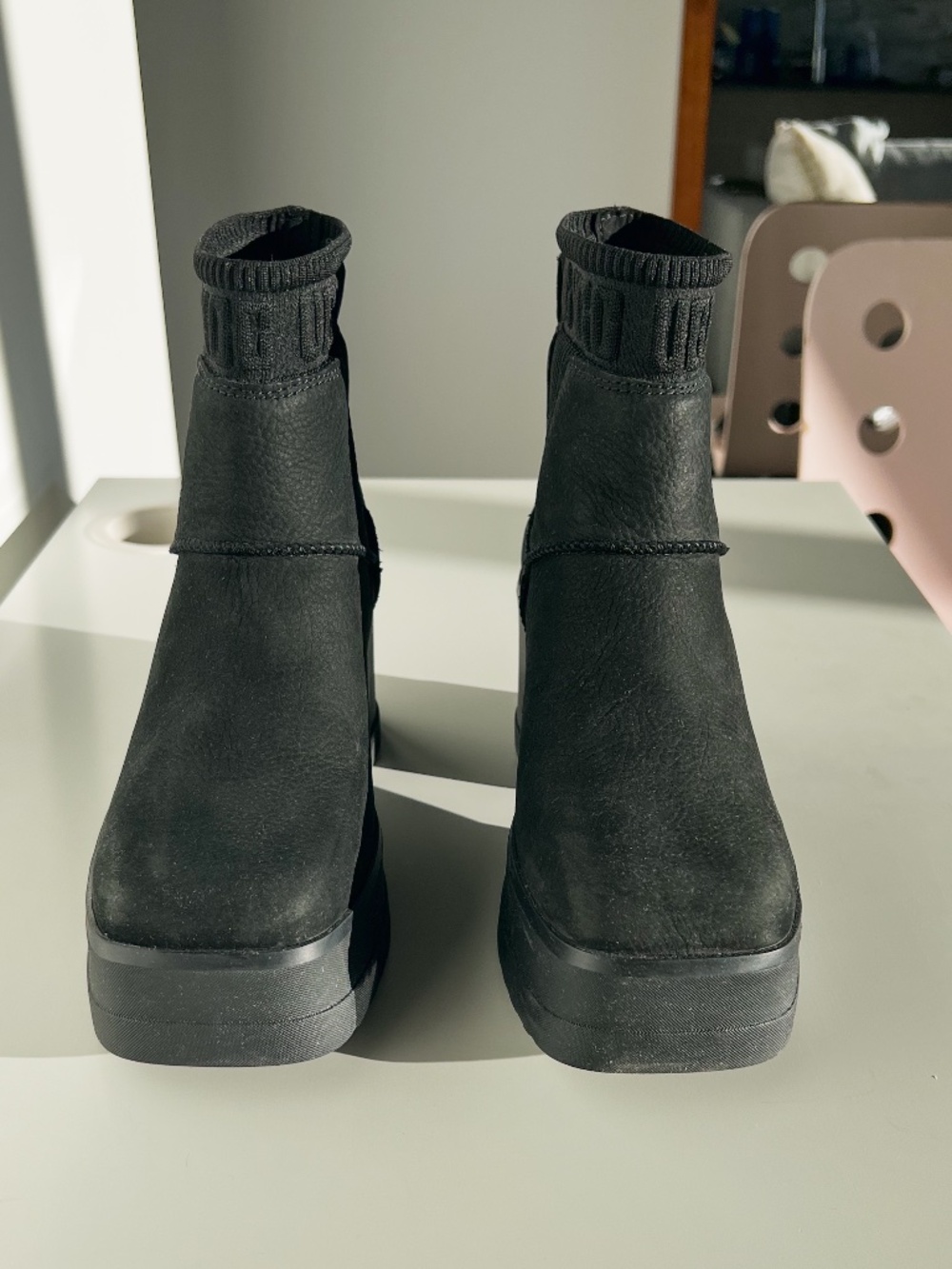 UGG Moxy Block Heel Chelsea Boots in Black. Size 8.5M.